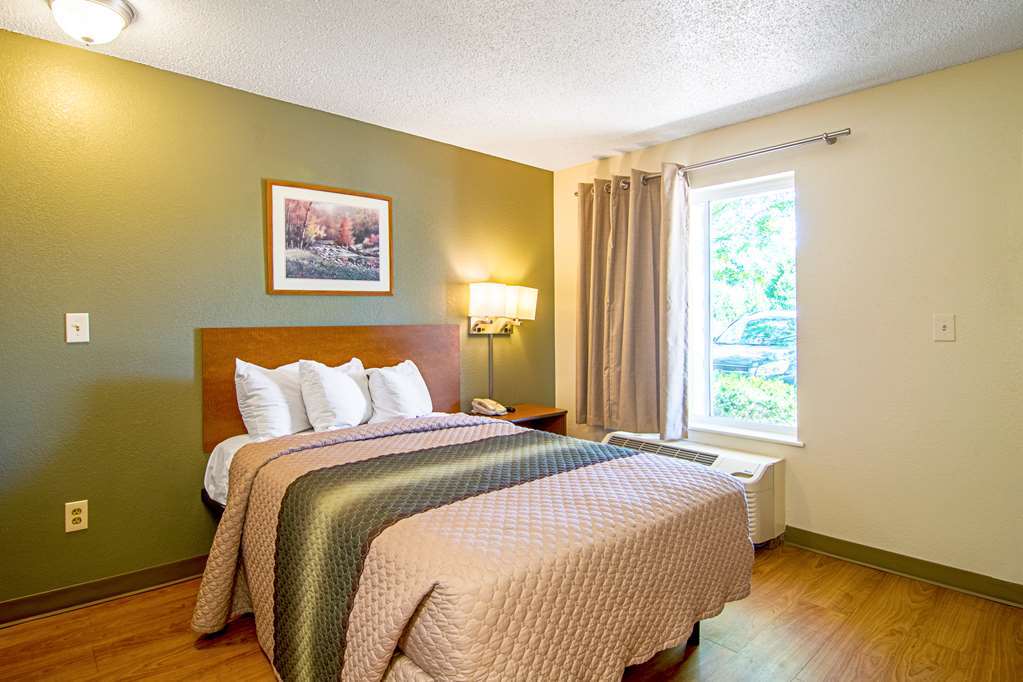 Hometowne By Red Roof Studios Cincinnati - Sharonville Room photo