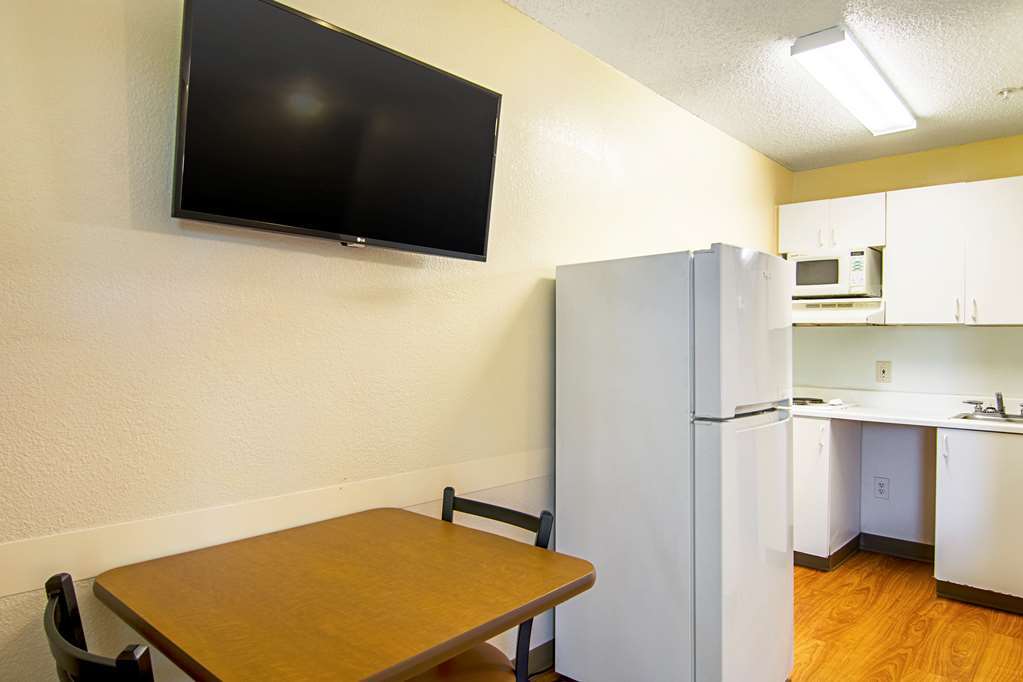 Hometowne By Red Roof Studios Cincinnati - Sharonville Room photo